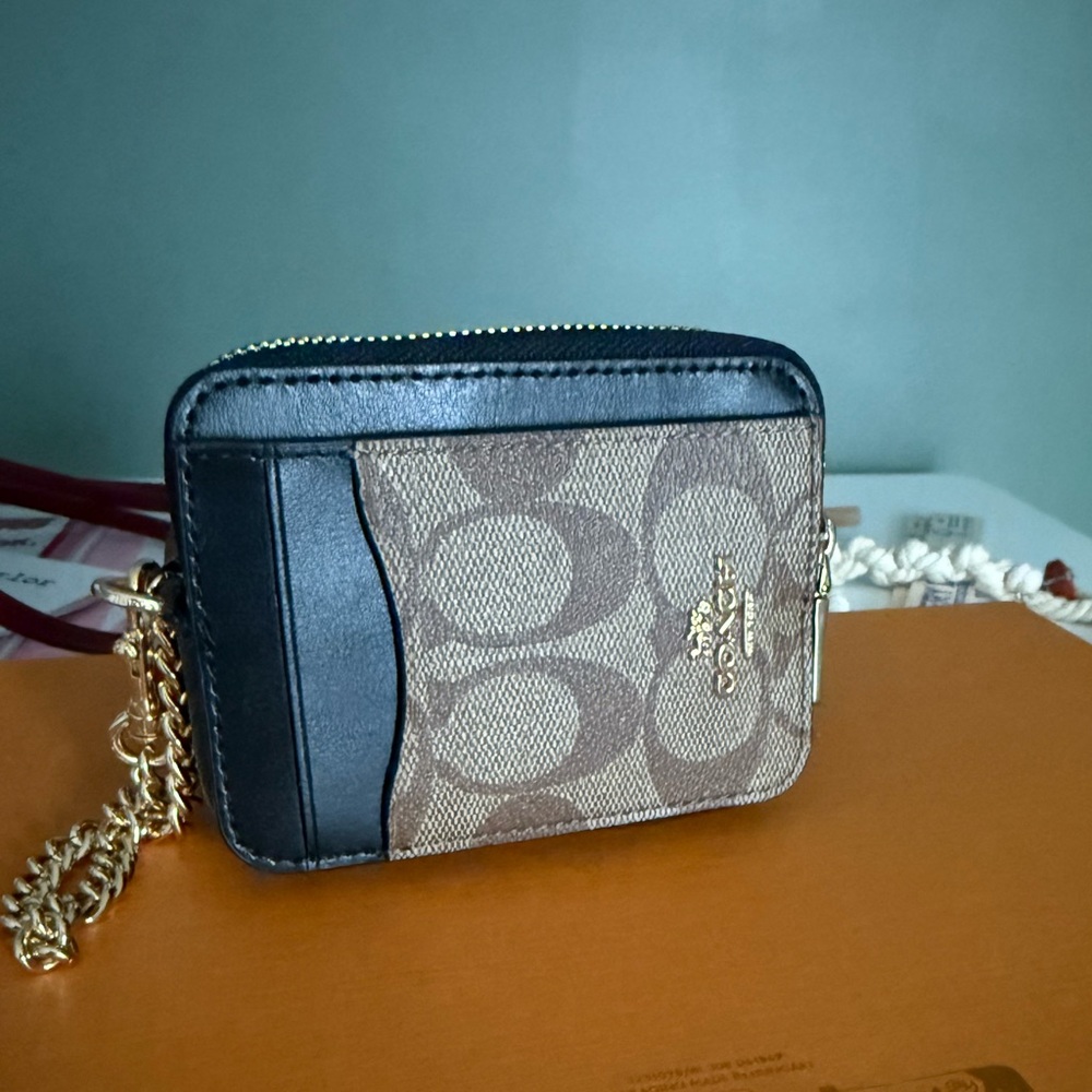 Coach Zip Card Case w/Chain